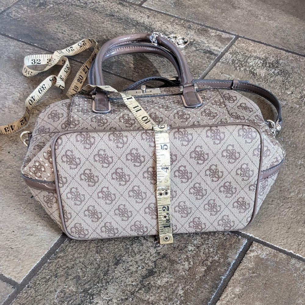 Guess Logo Remix Crossbody or Tote/Satchel Handbag Y2K Honeycomb Tan,Gold - Picture 11 of 16
